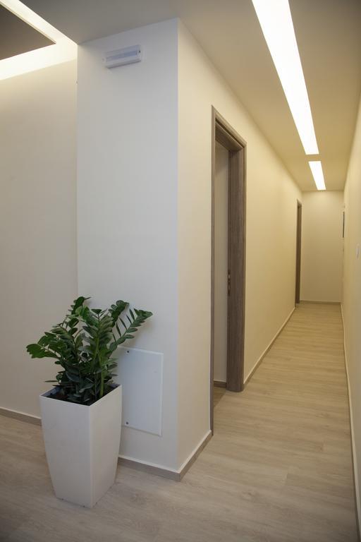 Light Blue Window Kamari Apartment Exterior photo