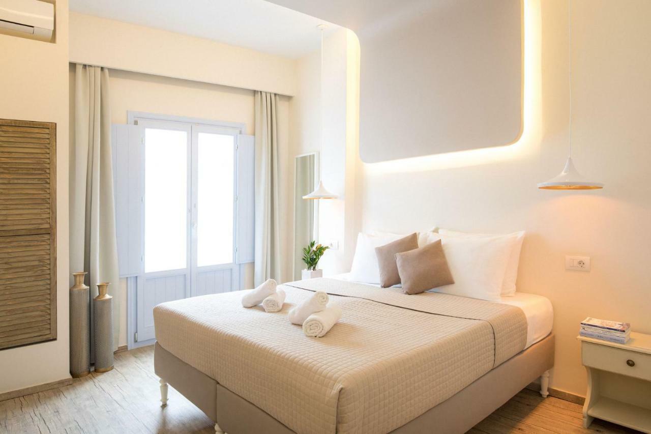 Light Blue Window Kamari Apartment Exterior photo