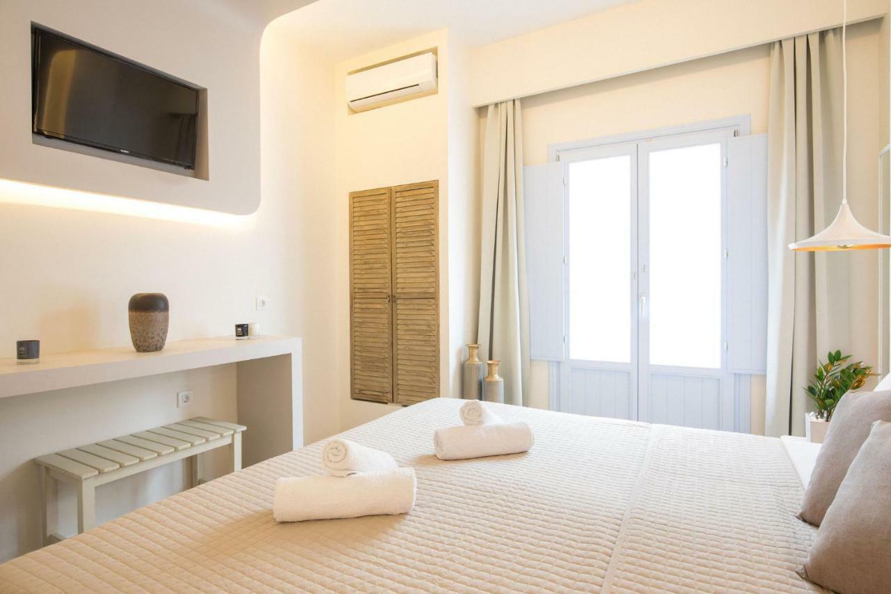 Light Blue Window Kamari Apartment Exterior photo