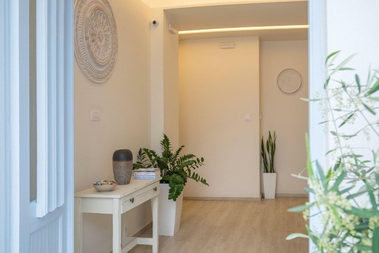 Light Blue Window Kamari Apartment Exterior photo