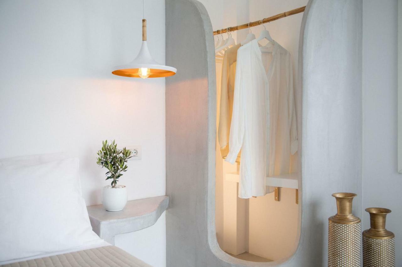 Light Blue Window Kamari Apartment Exterior photo